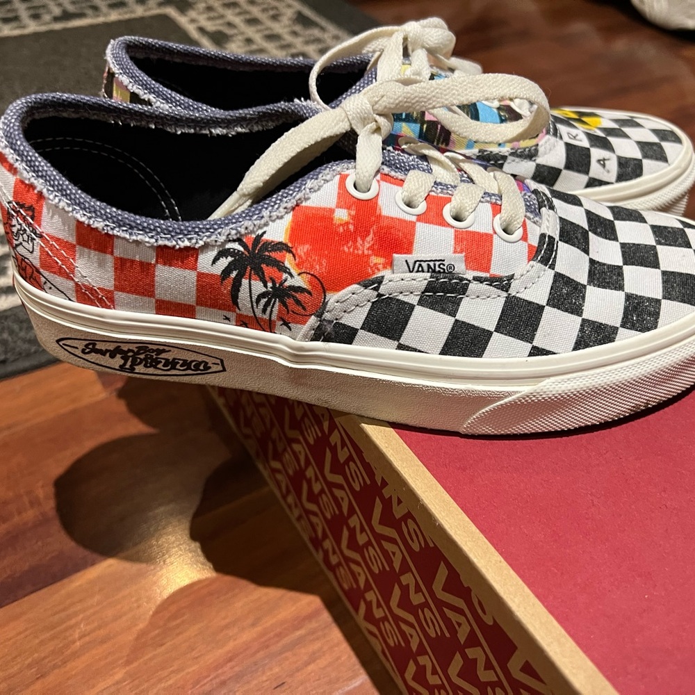 Limited edition Netflix Stranger things vans - Picture 3 of 6